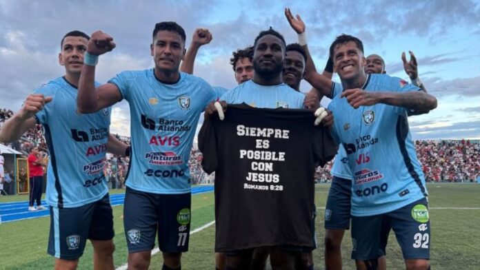 Estos jugadores de Génesis Policía Nacional fueron los encargados de humillar a Olimpia.