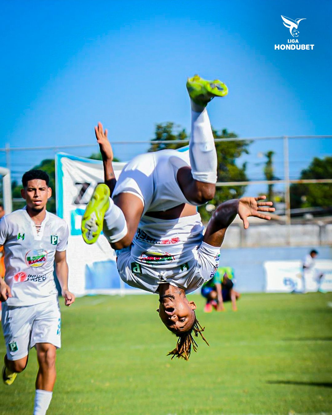 Con sus 40 años, Georgie Welcome tiene de cabeza a los seguidores del Platense.