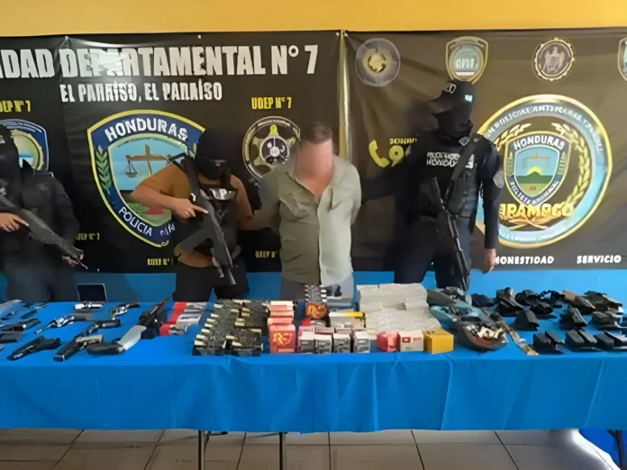 Hombre armas municiones Danlí