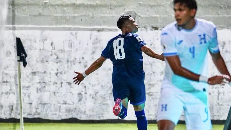 El nicaragüense Bancy Hernández celebra el primer gol frente a Honduras.