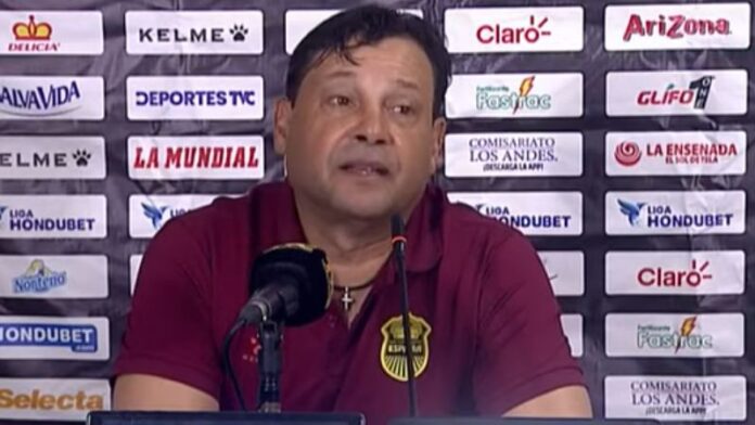 El técnico del Real España, Jeaustin Campos, lamenta la forma como les anotó Motagua.