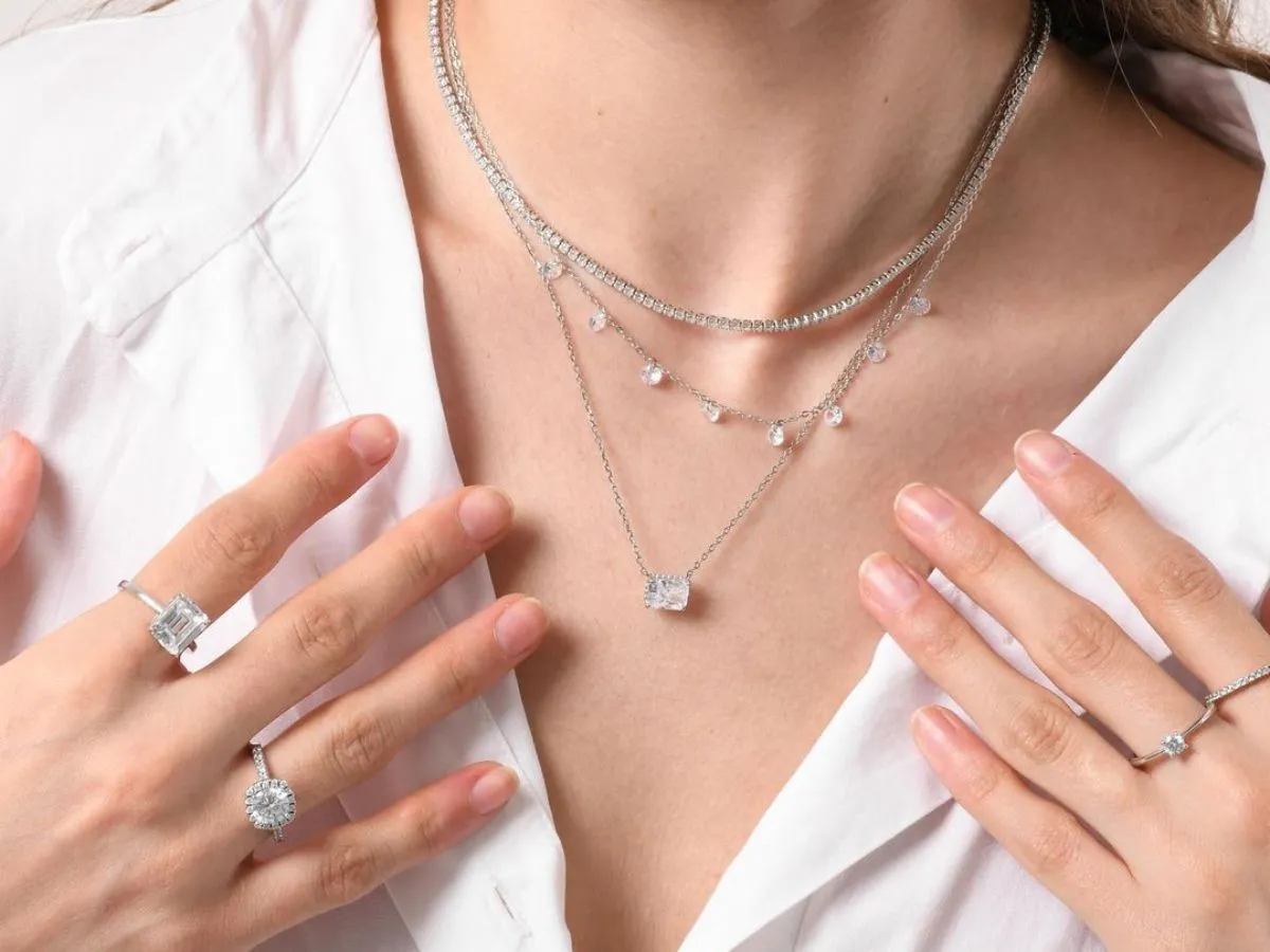 ¿Joyería plateada o dorada?