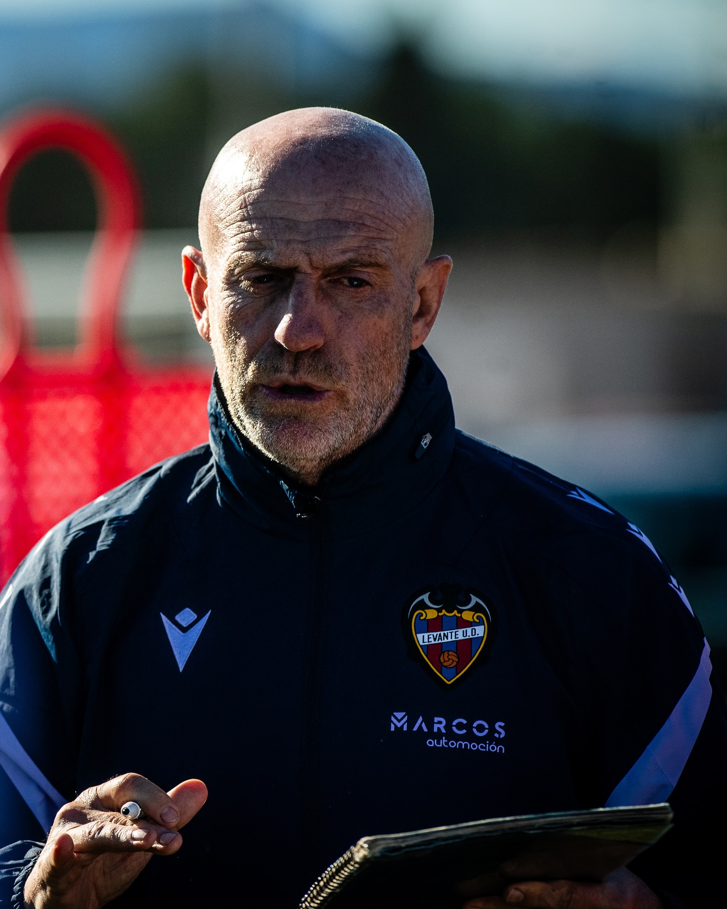 El técnico del Levante, Julián Calero, reconoce que los números no lo avalan.
