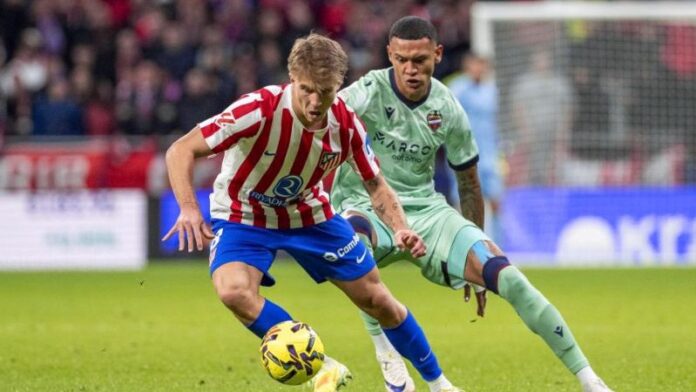 El mediocampista hondureño, Kervin Arriaga, tuvo un partido aceptable contra el Atlético de Madrid.