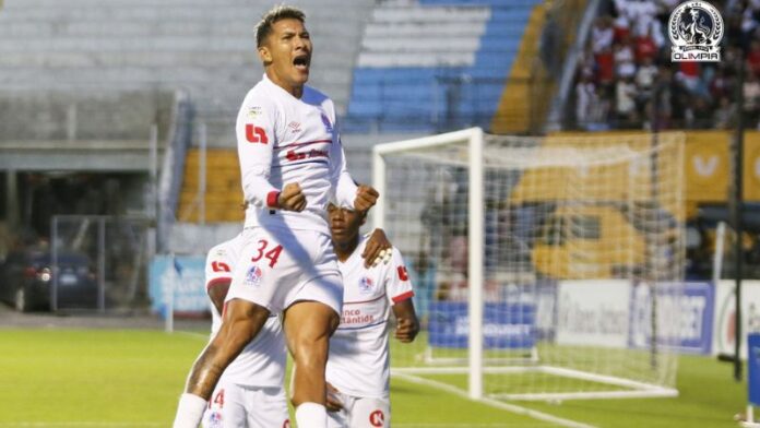 El delantero Kevin López oficializó su salida de Olimpia.