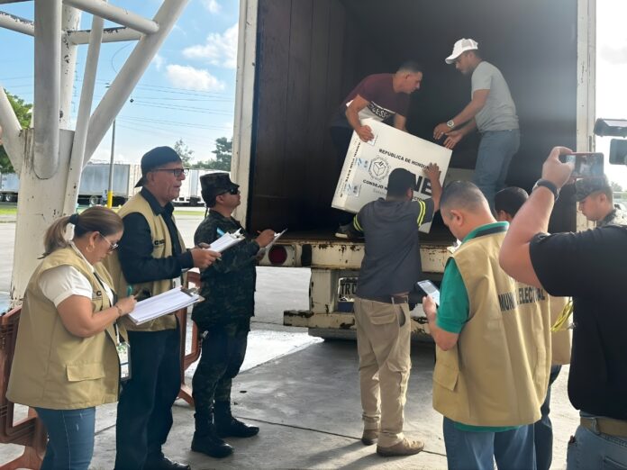 Militares inician distribución de maletas electorales en los municipios de Cortés