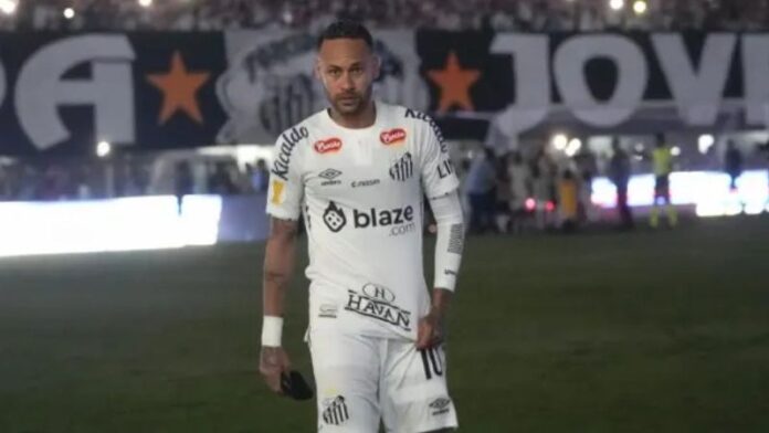 El delantero brasileño Neymar no la pasa bien en el Santos, equipo de sus amores.