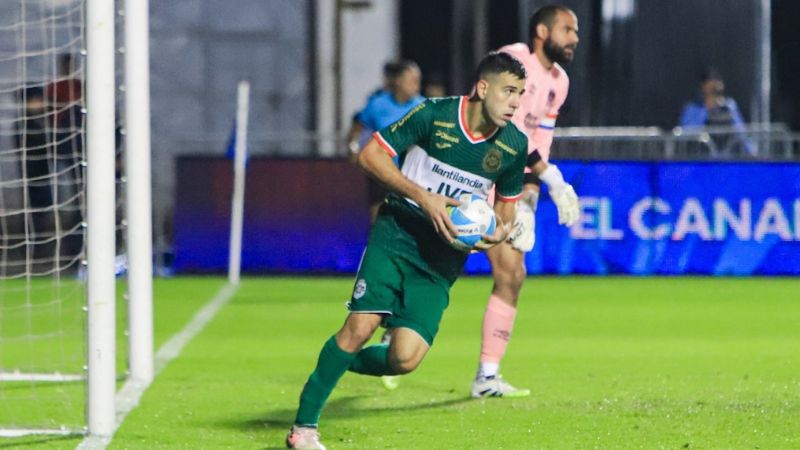 El argentino Nicolás Messiniti anotó los dos goles de Marathón, ambos desde el punto penal.