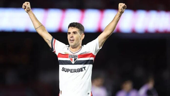 El jugador brasileño Oscar está hospitalizado en un centro asistencial local.