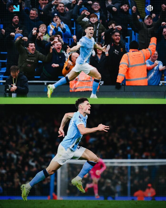 El delantero Phil Foden anotó un doblete en el triunfo del Manchester City sobre Leeds United.