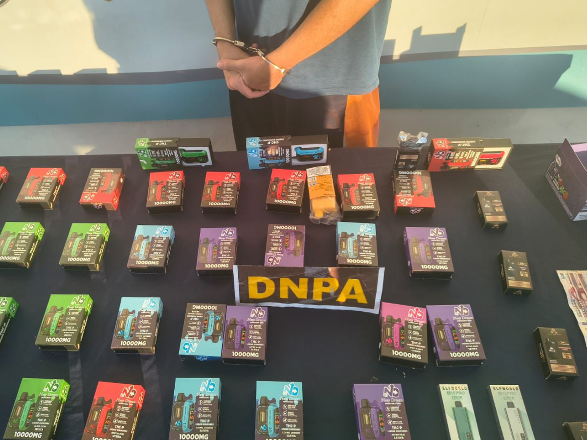 Cae hombre con cajas de vapers marihuana