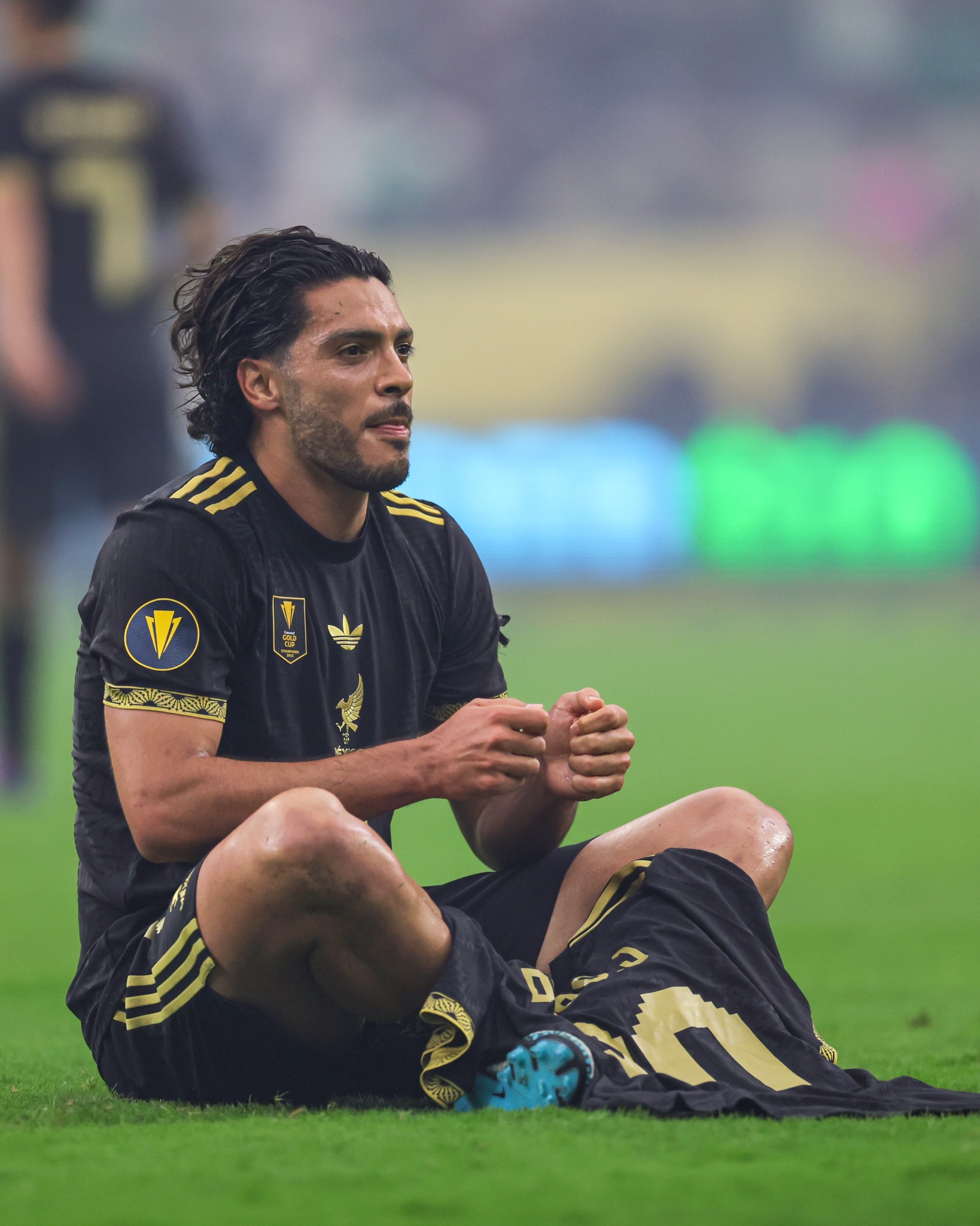 El delantero Raúl Jiménez pone el pecho por el proceso que lleva a cabo el seleccionador Javier "Vasco" Aguirre.