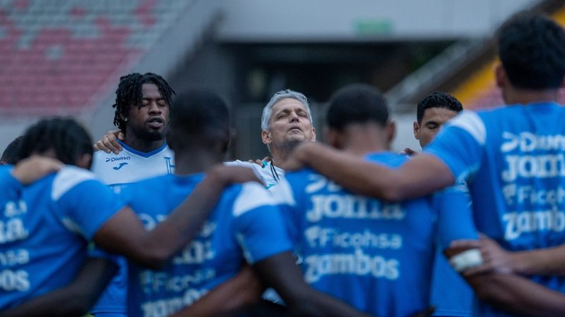 Reinaldo Rueda pide a los "dioses del fútbol" que ilumine a sus dirigidos en el encuentro de este martes ante los "ticos".