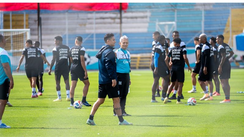 Reinaldo Rueda pudo dirigir este domingo su último entrenamiento como seleccionador en tierra "catracha".