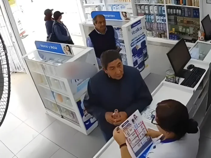 ancianos delincuentes roban una farmacia