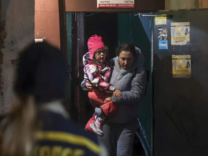 Rusia y Ucrania intensifican ataques mientras negocian en Abu Dabi