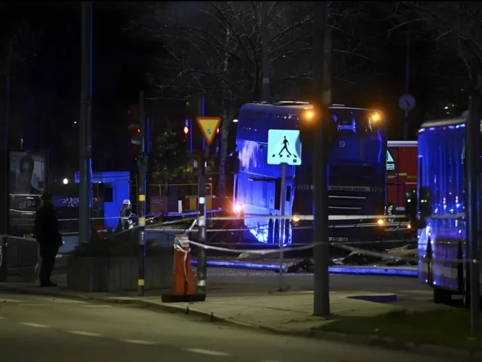 Autobús atropella a varias personas en Suecia