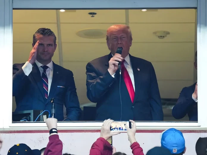 Trump, primer presidente en casi 50 años en asistir a un partido de la NFL