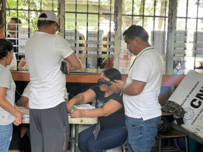 Más de dos millones han votado en todo el país, en SPS algunos centros están abarrotados