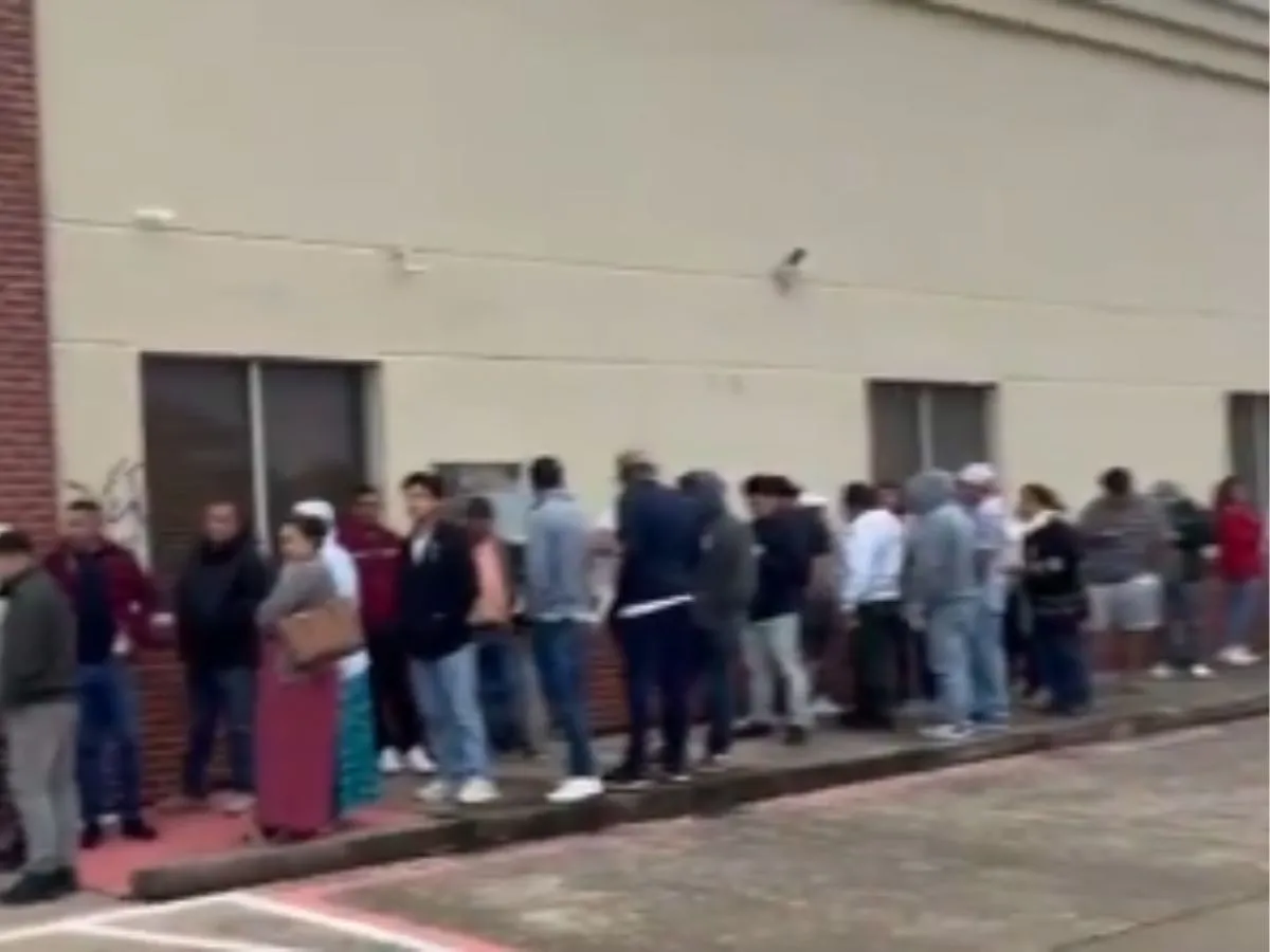 Largas de filas de hondureños esperan votar en USA