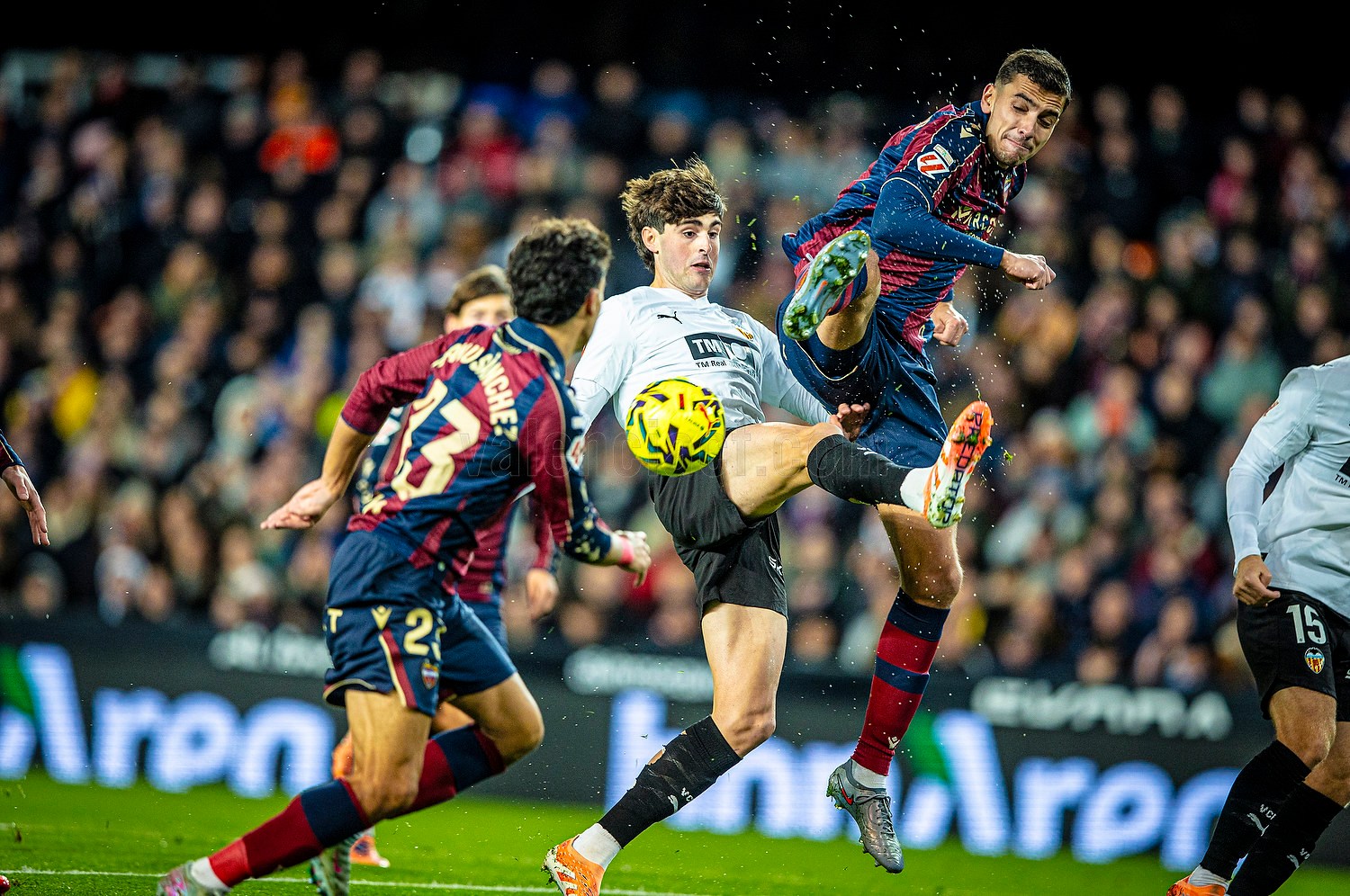 El Levante está en serios problemas en LaLiga de España, al ubicarse en la posición 19 con 9 puntos.