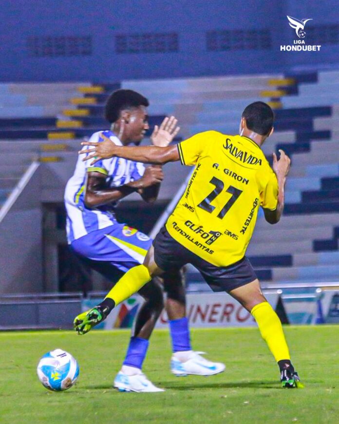 Victoria y Real España se enfrentan en el estadio Municipal Ceibeño.