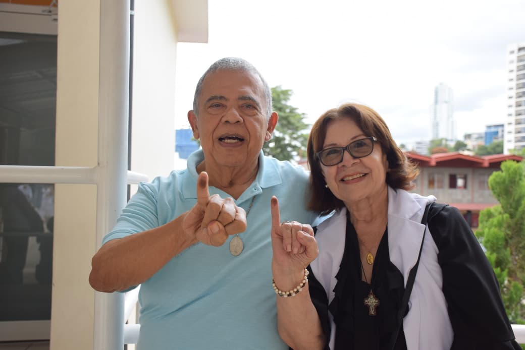 adultos mayores presentes en la jornada electoral