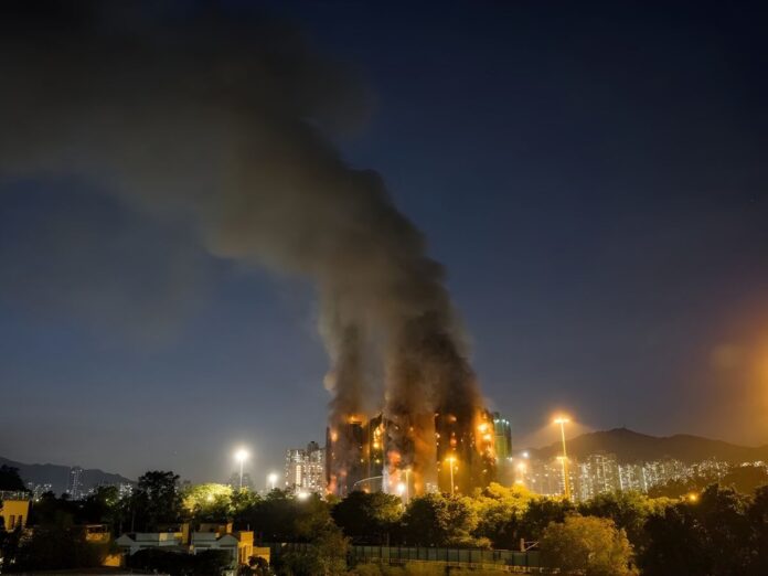 Al menos 12 muertos y 16 heridos en incendio masivo en Tai Po, Hong Kong