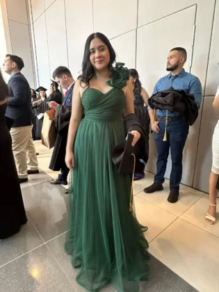 Entre esfuerzo y sue&ntilde;os: UNAH-Cort&eacute;s grad&uacute;a 421 nuevos profesionales