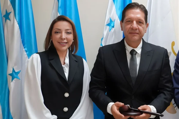 Magistrados del TJE, Miriam Barahona y Mario Flores.
