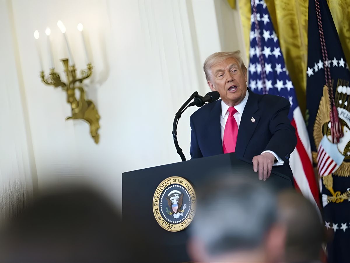 Fotografía de archivo del presidente de Estados Unidos, Donald Trump, habla durante una ceremonia en el Salón Este de la Casa Blanca en Washington, DC, EE.UU. EFE/EPA/WILL OLIVER.