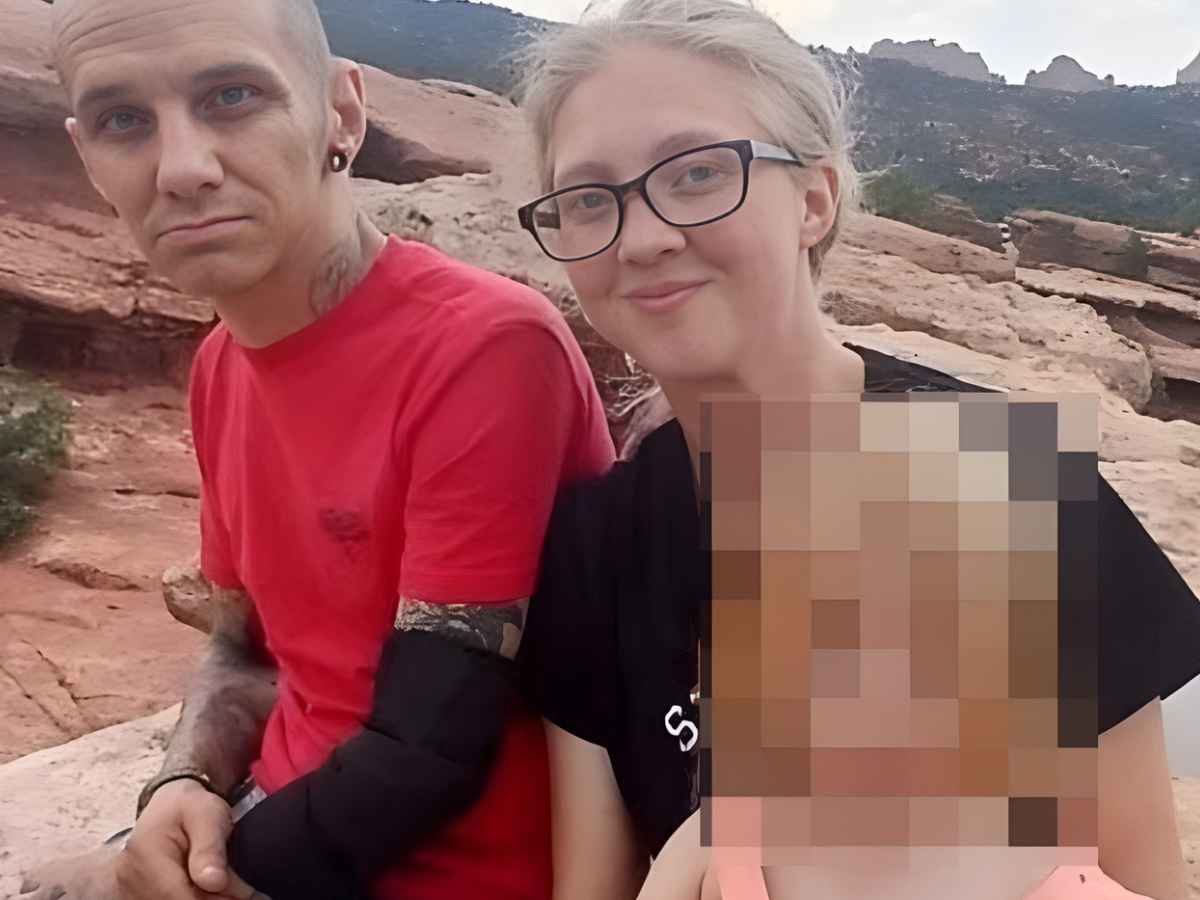 Padres dejan a su bebé sola con su perro pitbull