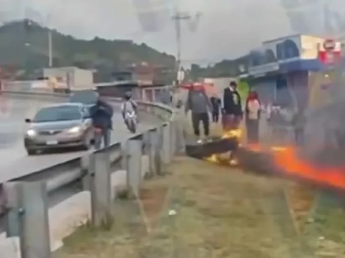 Motociclista impacta con camarógrafo en la CA5