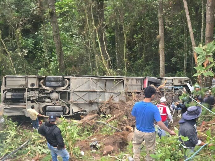 Identifican a más 20 personas que iban en el bus accidentado en San José, Intibucá
