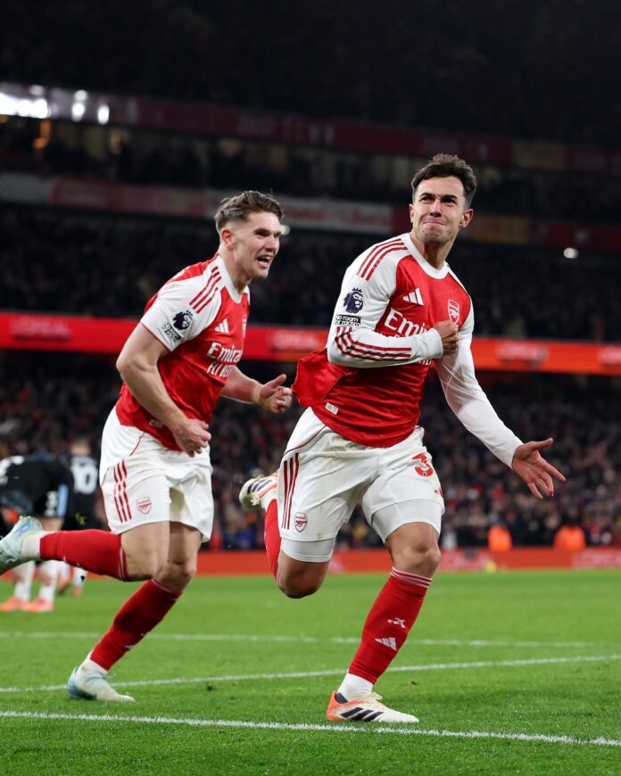 El Arsenal cierra el año 2025 como actual líder de la Premier League, luego de derrotar al Aston Villa.