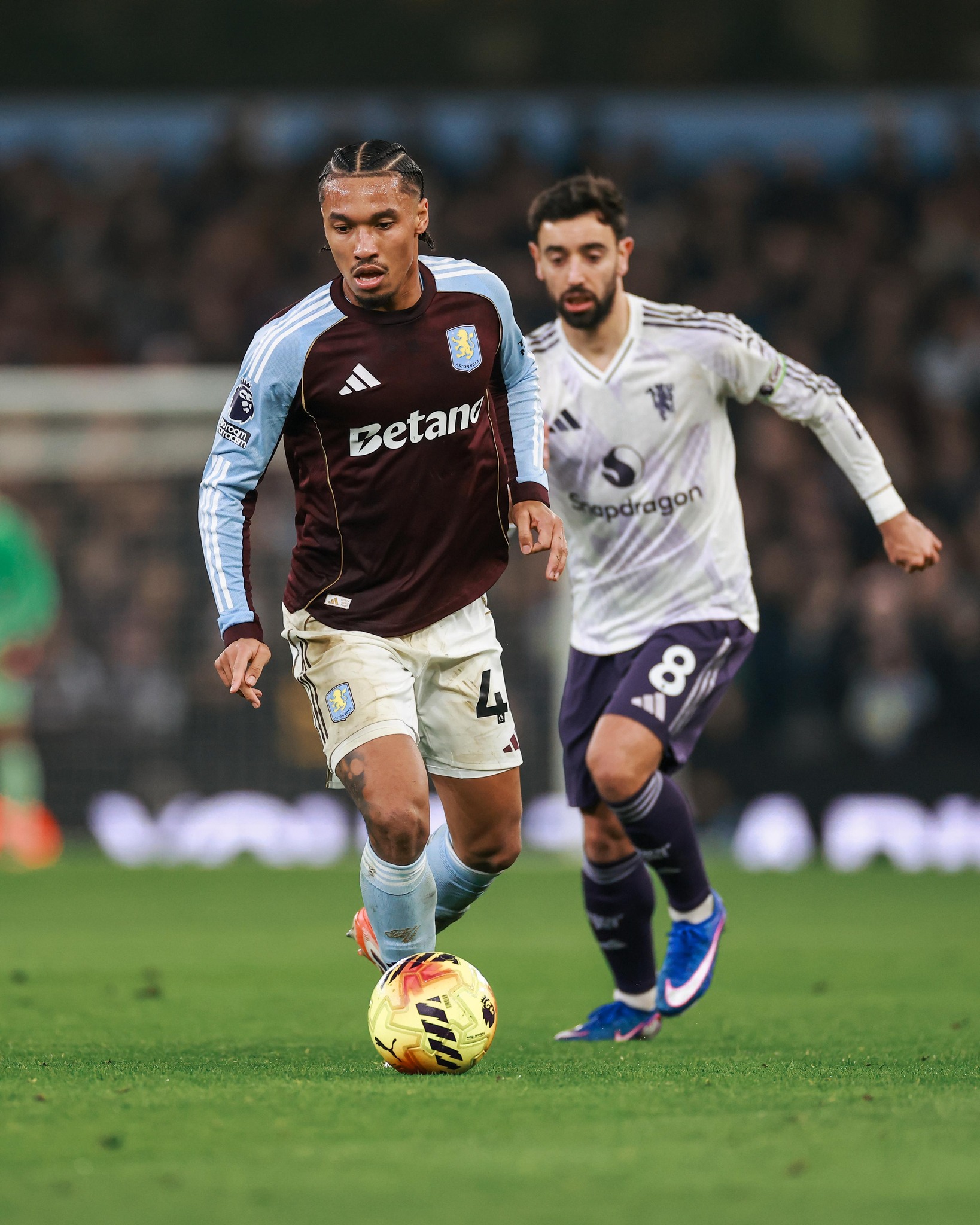 El Aston Villa le sacó provecho a la localía para vencer al Manchester United, en la jornada 17 de la Premier League.