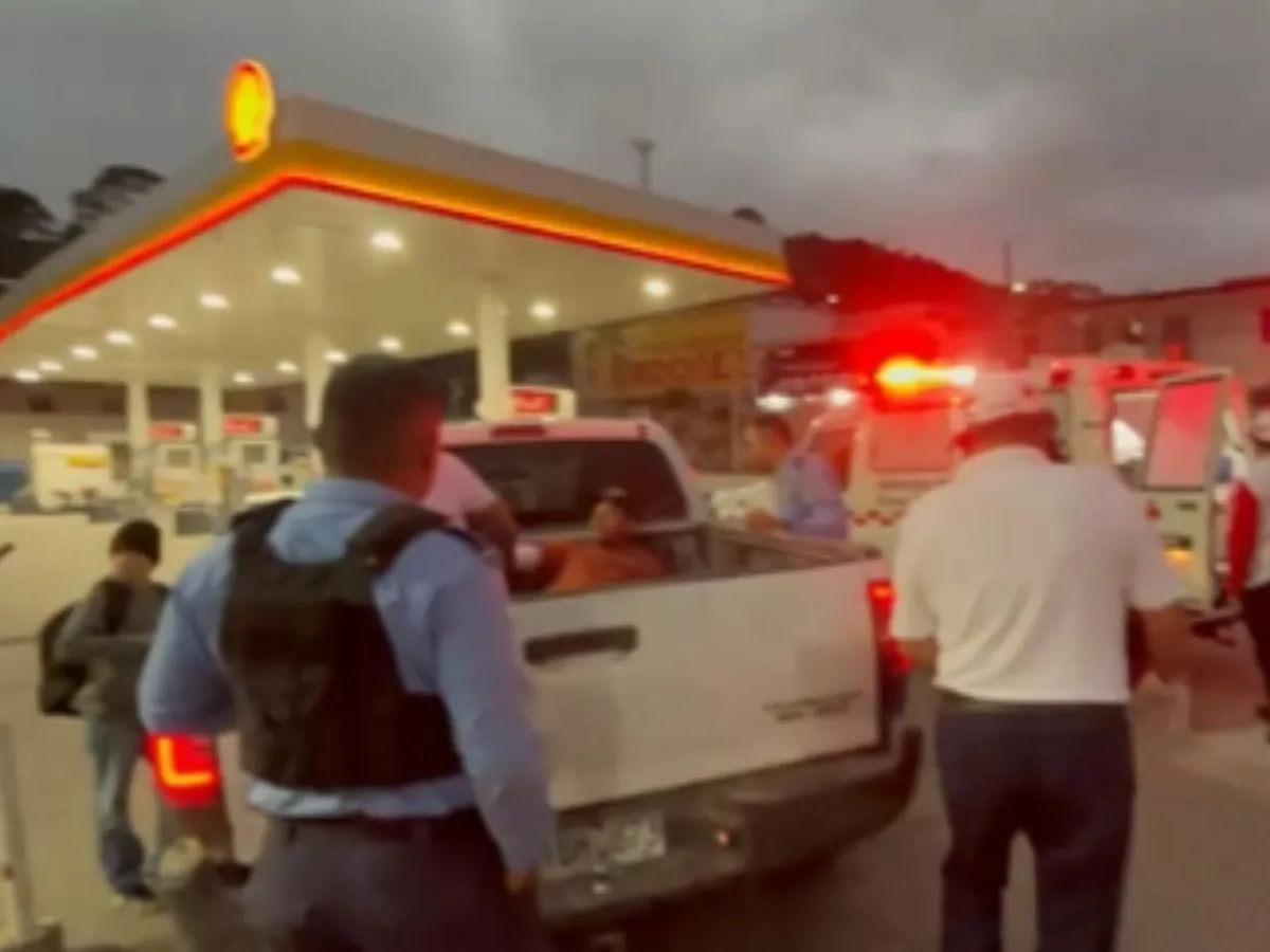 Dos muertos y dos heridos deja atentando a autobús 