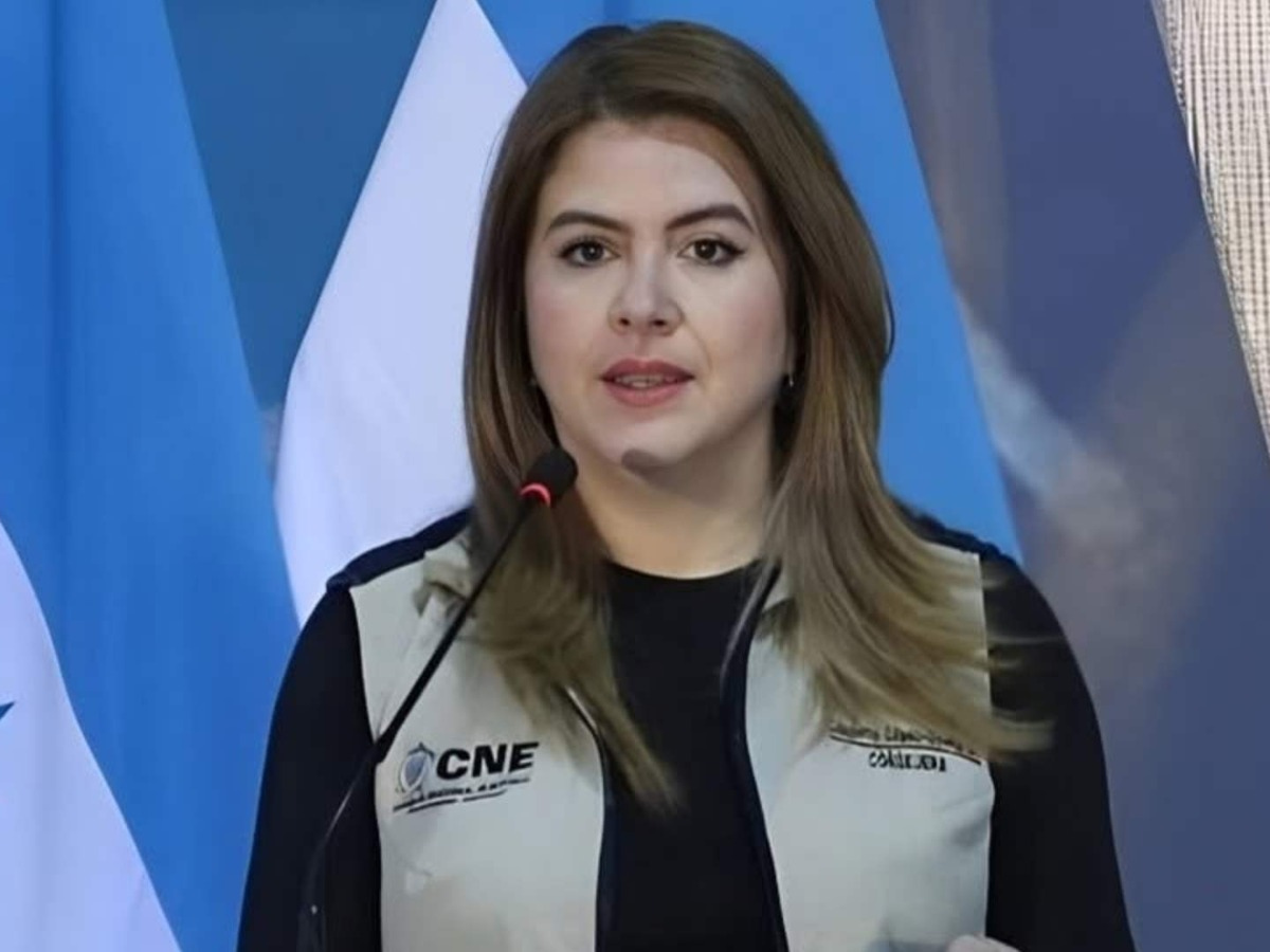 Cossette López reitera audios falsos