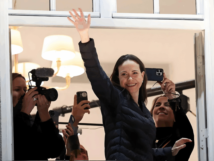 Disfrazada, Machado evadió 10 retenes militares en su fuga de Venezuela