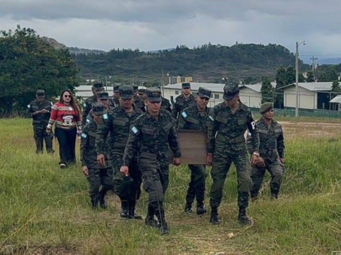 Con honores militares despiden a “Luna”, valiente policía canina de la PMOP