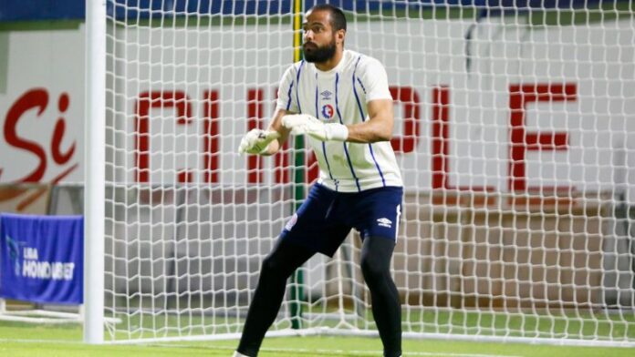El guardameta de Olimpia, Edrick Menjívar, espera un partido complicado contra Motagua.