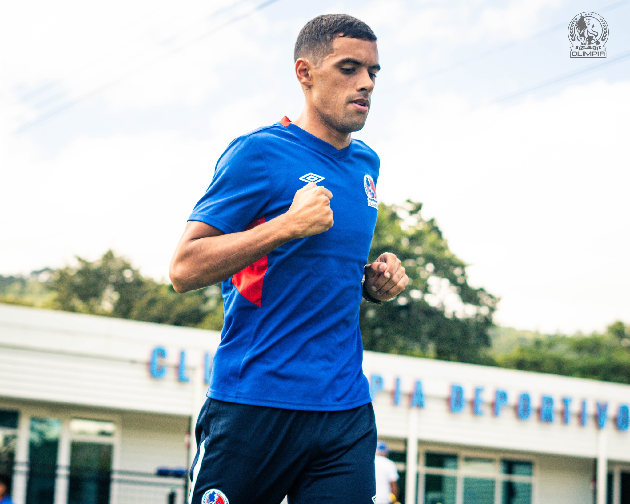 El defensa uruguayo, Emanuel Hernández, es uno de los extranjeros más rentables en el presente torneo de Apertura.