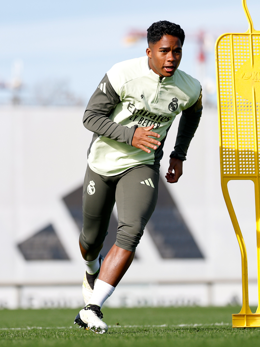 El brasileño Endrick tendrá que regresar en el mes de junio a las filas del Real Madrid.