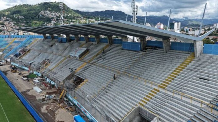 La Condepor está terminando de instalar el techo del sector preferencial del estadio Nacional 