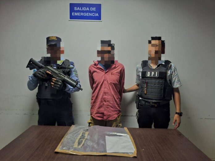 Hombre destazando perro Olancho