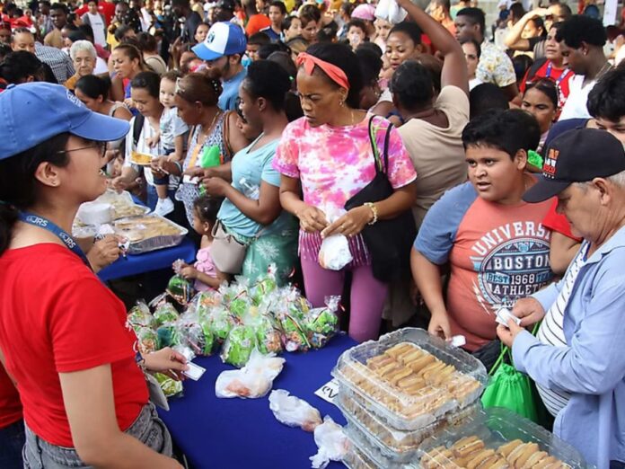 Entre el frío y la añoranza, migrantes hondureños pasan la Navidad en México
