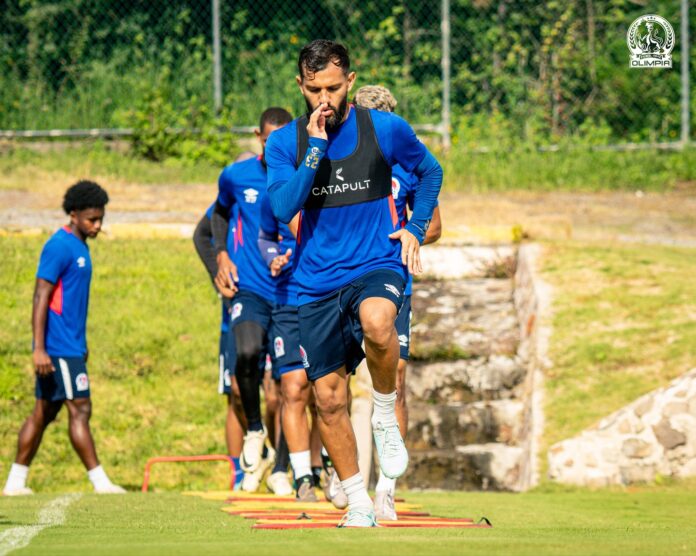 El mediocampista Jorge Álvarez todavía no recibe el alta médica para estar con Olimpia este miércoles ante Potros de Olancho FC.