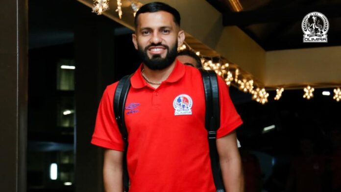 El mediocampista Jorge Álvarez se recupera de una lesión en la mano derecha.