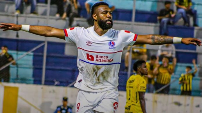 El delantero de Olimpia, Jorge Benguché, integra el 11 ideal de la Copa Centroamericana de la Concacaf.