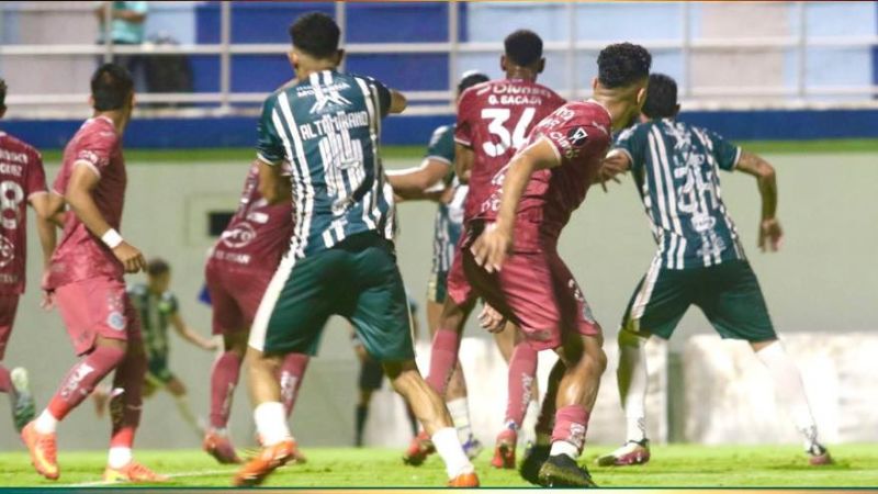 Los jugadores del Juticalpa FC bajaron los brazos después del tercer gol motagüense.